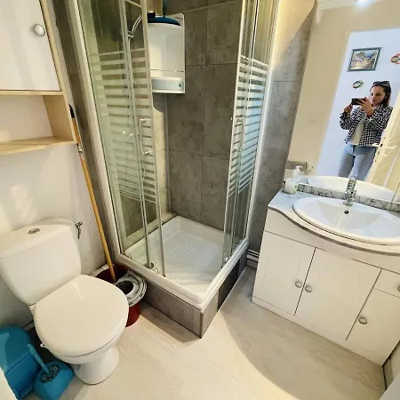 2 Pieces Climatise A 2 Pas De La Richelieu, Parking Inclus - Fr-1-723-77 Apartment Agde